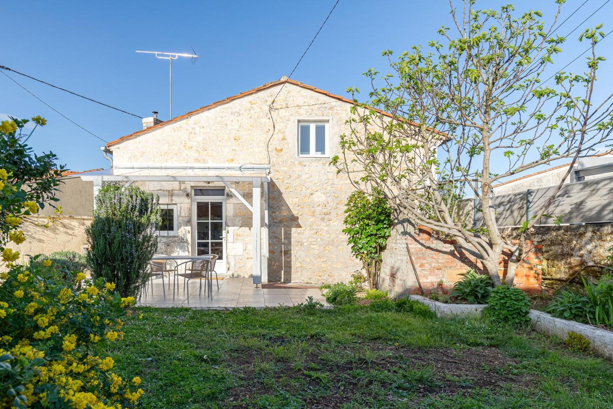 Belle Maison De Ville l'Isle-d'Espagnac Luaran gambar